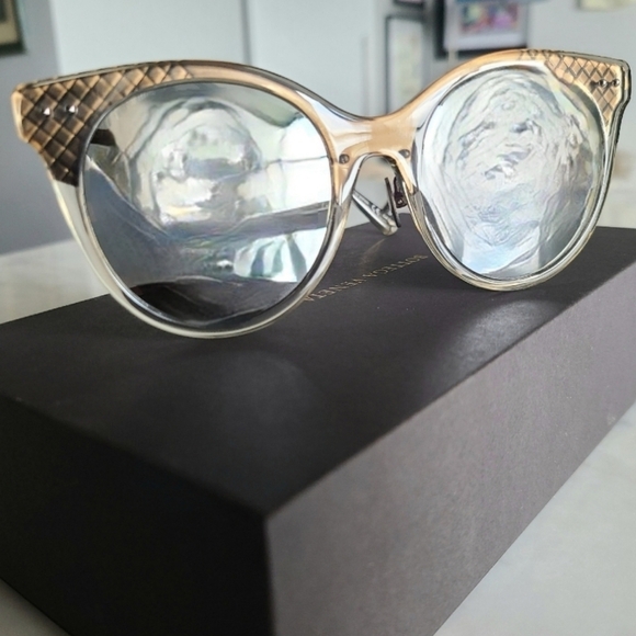 Bottega Veneta Rounded Cat-Eye Sunglasses, Brown | Bronze, NIB - Picture 10 of 16